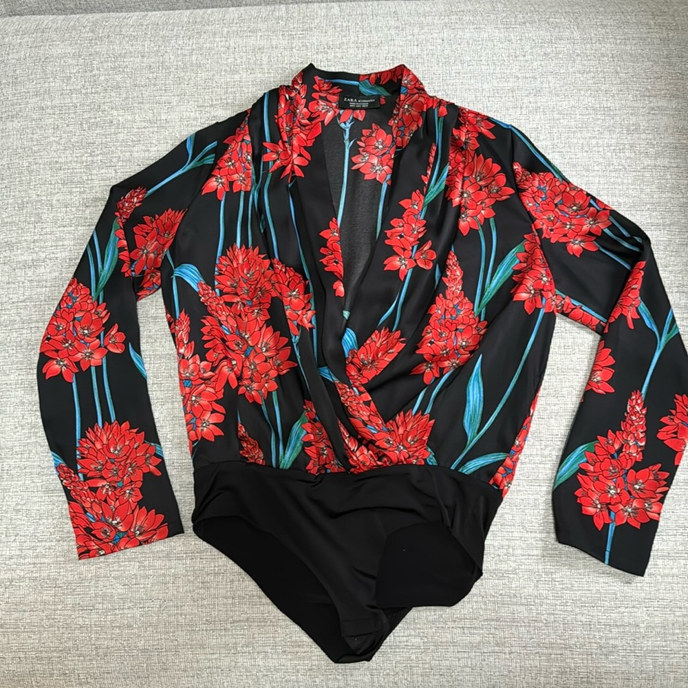 Zara Womens Black Red Long Sleeve Floral Blouse Top size Small
